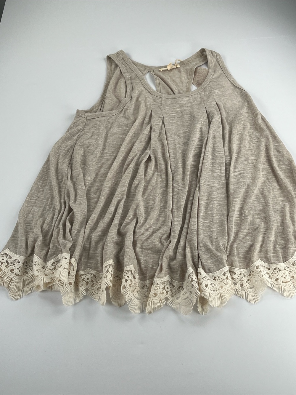 Women’s Hem & Thread Lace-Hem Flowy Tank Top - Taupe Sz L
